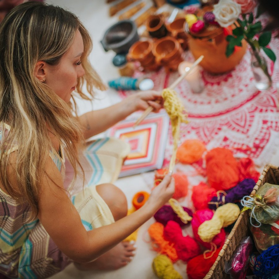 An Ojo de Dios weaving workshop